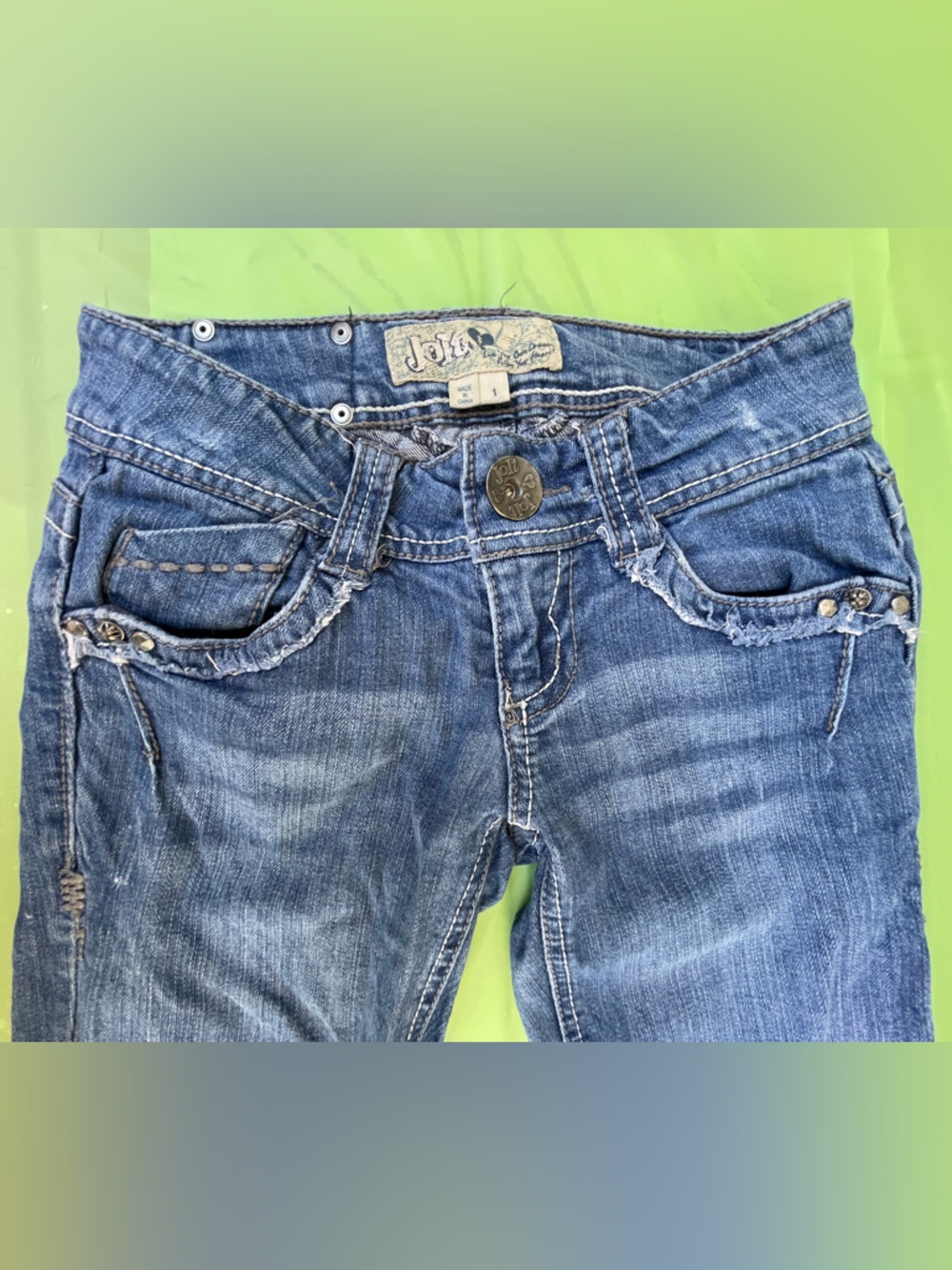 LOW RISE BOOT LEG JOLT JEANS WITH EMBROILED FLAP POCKETS LIGHT SIZE 1 JUNIORS - Picture 7 of 15